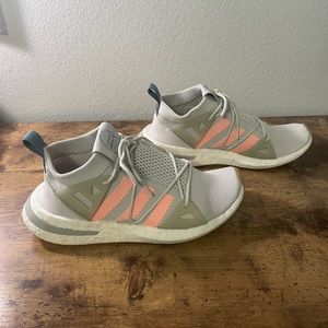 Adidas Arkyn sz 6
